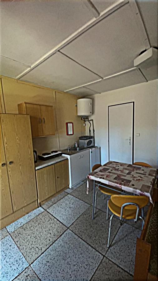 Siska Kemp Doksy  Bagian luar foto