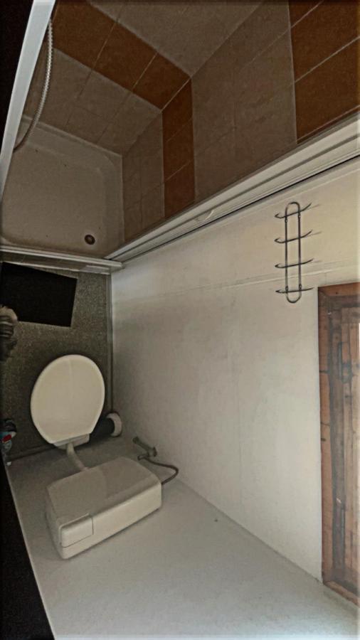 Siska Kemp Doksy  Bagian luar foto